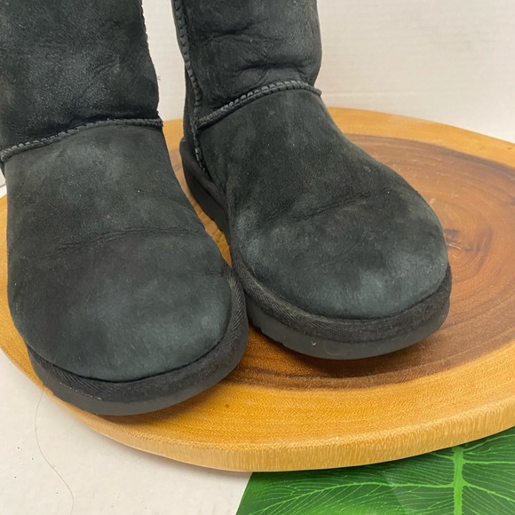 UGG Mid Top Leather Shearling Lined Black Boots - Picture 3 of 12